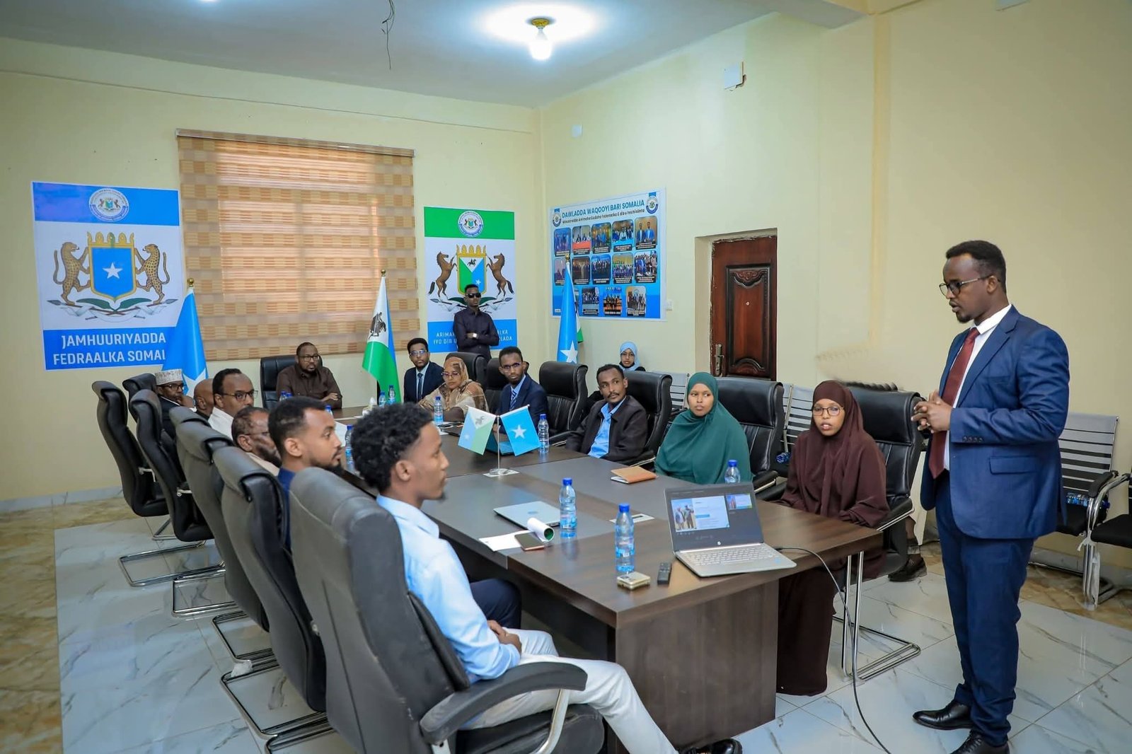 Kormeerka Madaxwayaha Dowladda Waqooyi Bari soomaaliya ku yimi Xarunta Wasaaradda Arrimaha Gudaha