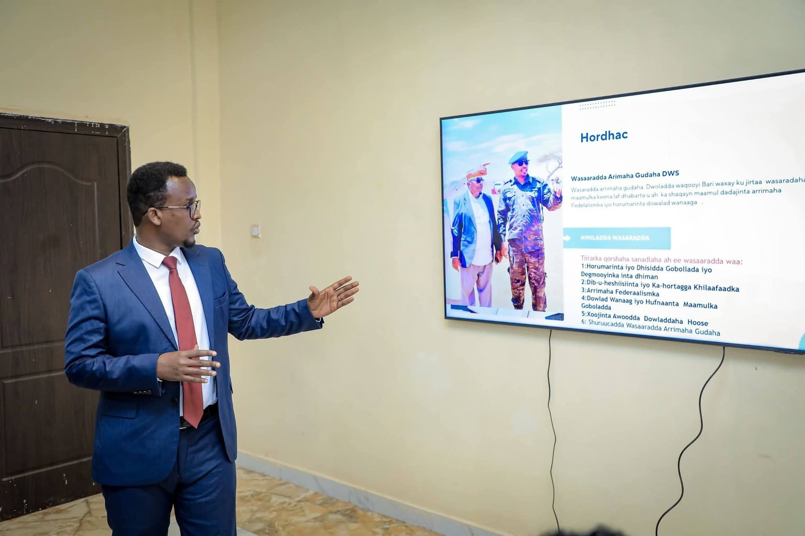 Madaxweynaha Dowladda Waqooyi Bari Soomaaliya, Mudane Cabdiqaadir Axmed Aw Cali, ayaa kormeer shaqo ku yimid Wasaaradda Arrimaha Gudaha Federaalka iyo Dib-u-heshiisiinta